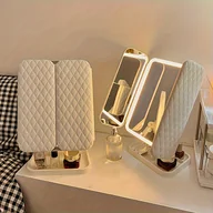 Lusterka do makijażu - TEMU 1PC LEDowe lustro do makijażu ze stojakiem ze skóry ekologicznej i akumulatorem, sterowanie dotykowe Smart Touch, składane, motyw kreskówkowy, - miniaturka - grafika 1