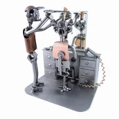 Figurki dekoracyjne - Metalowa figurka Fryzjer przy toaletce - miniaturka - grafika 1