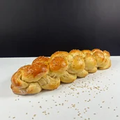 Pieczywo chrupkie - Miodowa chałka drożdżowa własnego wypieku z sezamem - 250g - miniaturka - grafika 1