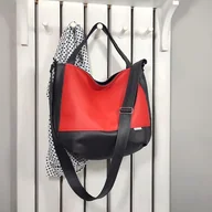 Torebki damskie - Czerwona torba damska, czerwona listonoszka, sportowa torebka na ramię - miniaturka - grafika 1