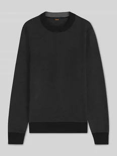 Sweter o kroju regular fit z dzianiny z mieszanki bawełny i kapoku model ‘KLAPOK’ - Swetry męskie - miniaturka - grafika 1