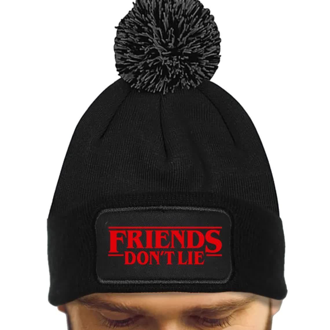 Czarna Czapka Zimowa Z Pomponem FRIENDS DONT LIE Ciepła Na Prezent Wzory