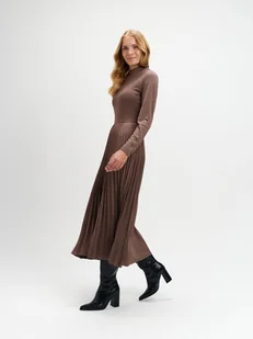 Brązowa sukienka z plisowanym dołem - Sukienki Brązowa sukienka z plisowanym dołem - Sukienki - miniaturka - grafika 1