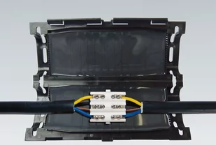 CellPack EASY 4V Żelowa mufa przelotowa ze złączką śrubową czarna odporna na UV 389678 389678 - Taśmy izolacyjne i naprawcze - miniaturka - grafika 1