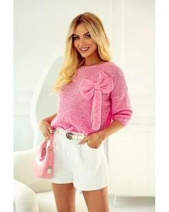 KRÓTKI SWETER BONA Z KOKARDĄ POLSKI PRODUCENT J&K PREMIUM - CUKIERKOWY RÓŻ - Swetry damskie - miniaturka - grafika 1