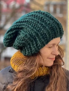 Gruba zimowa czapka z wełny peruwiańskiej butelkowa zieleń - Czapki damskie Gruba zimowa czapka z wełny peruwiańskiej butelkowa zieleń - Czapki damskie - miniaturka - grafika 1