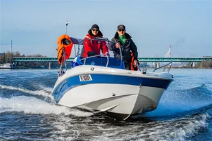 Wycieczka motorówką po Wiśle - Warszawa - Czasopisma - miniaturka - grafika 1