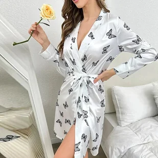 Satynowy szlafrok damski w motyle - Biały - Szlafroki damskie - miniaturka - grafika 1