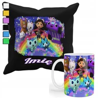 Gadżety dla niej i dla niego - ZESTAW KUBEK + PODUSZKA Z POSZEWKĄ- PREZENT DLA FANA KOCI DOMEK GABI+ IMIĘ - miniaturka - grafika 1