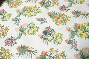 Okrągły bawełniany obrus plamoodporny z wzorem Ogród - Obrusy i serwetki - miniaturka - grafika 1