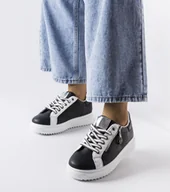 Sneakersy damskie - Czarne sneakersy na platformie Romola-40 - miniaturka - grafika 1