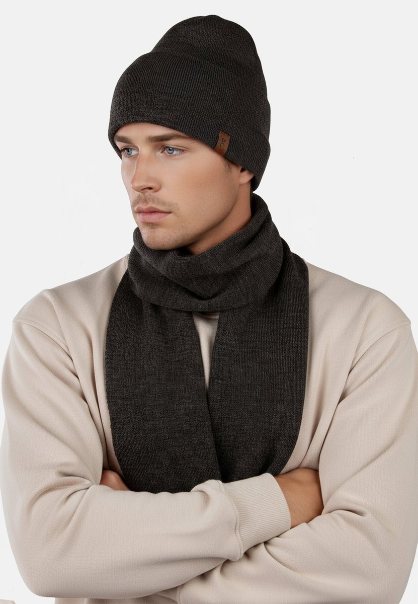 KOMPLET MĘSKI CZAPKA SZALIK ZIMOWY CIEPŁY MODNY Polskiej produkcji 4004 -02