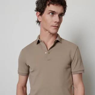 Koszulki męskie - Reserved Koszulka polo z dekoltem na napy - Beżowy - grafika 1