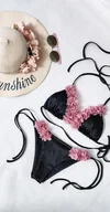 Stroje kąpielowe - Bikini strój kąpielowy czarny różowe kwiaty 3d - miniaturka - grafika 1