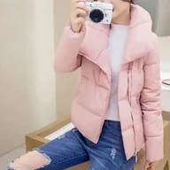 Kurtki damskie - Zimowa kurtka damska z asymetrycznym kołnierzem - Różowy - miniaturka - grafika 1
