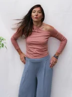Bluzki damskie - Asymetryczny longsleeve bawelna organiczna - miniaturka - grafika 1