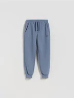 Spodnie i spodenki dla chłopców - Reserved - Joggery z bawełną - granatowy - miniaturka - grafika 1