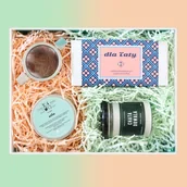 Herbata - Zestaw prezentowy dla taty Silny Tata. Zestaw 20 kaw 20x10g o różnych smakach, zielona herbata Siła 150g, pachnąca świeca sojowa CHATA DRWALA i nierdz - miniaturka - grafika 1