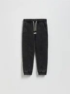 Spodnie i spodenki dla chłopców - Reserved - Jeansy jogger - czarny - miniaturka - grafika 1