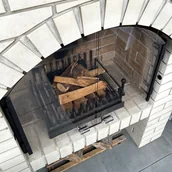 Akcesoria kominkowe - Dwuskrzydłowe drzwiczki do kominka otwarte palenisko - miniaturka - grafika 1