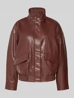 Kurtki damskie - Kurtka o kroju regular fit z imitacji skóry z mieszanki wiskozy model ‘JULIA’ - miniaturka - grafika 1