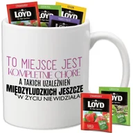 Kubki - Kubek Biały TO MIEJSCE JEST KOMPLETNIE CHORE + 8 Herbat Loyd Wzory - miniaturka - grafika 1