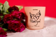 Świece - I LOVE YOU SKRZYDŁA sojowa, perfumowana świeca zapachowa na prezent w różowym szkle RAVINA zapach La Via E Bella - miniaturka - grafika 1