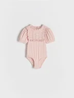 Body dla niemowląt - Reserved - Bawełniane body z falbaną - pastelowy róż - miniaturka - grafika 1