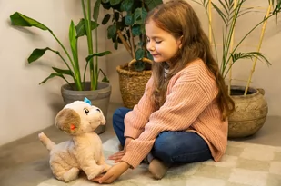 TM Toys Interaktywny piesek labrador Meggy - Maskotki i pluszaki - miniaturka - grafika 8