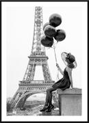 Plakaty - Plakat Obraz - Kobieta z Balonami na Tle Wieży Eiffla z Czerni No2  - 70x100 cm - miniaturka - grafika 1