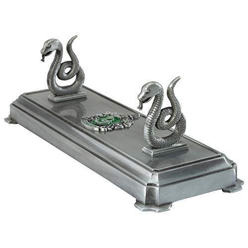 The Noble Collection Stojak na różdżkę Harry Potter Slytherin - 8 cali (20 cm) Indywidualny stojak na różdżkę w kolorze srebrnym