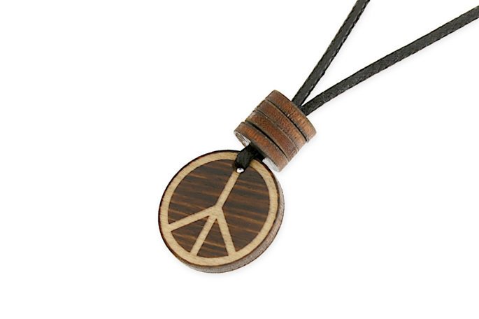 Wisiorek Drewniany Z Pacyfką Na Lince