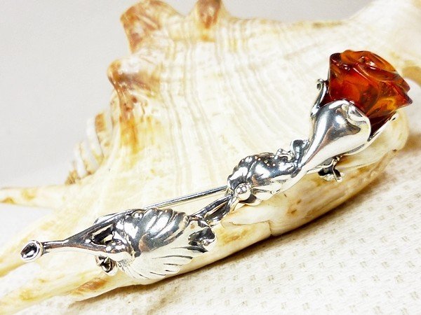 Broszka srebrna z bursztynem 443-9