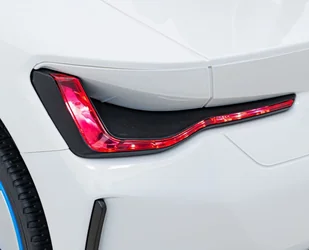 Autko BMW i4 na akumulator dla dzieci Biały + Wolny Start + EVA + Ekoskóra + Audio LED + Pilot - Pojazdy elektryczne dla dzieci - miniaturka - grafika 11