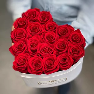 Czerwone Wieczne Róże Białym Flowerbox Heart - Sztuczne kwiaty - miniaturka - grafika 1