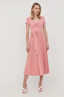 Sukienki - Guess sukienka kolor różowy midi rozkloszowana - grafika 1