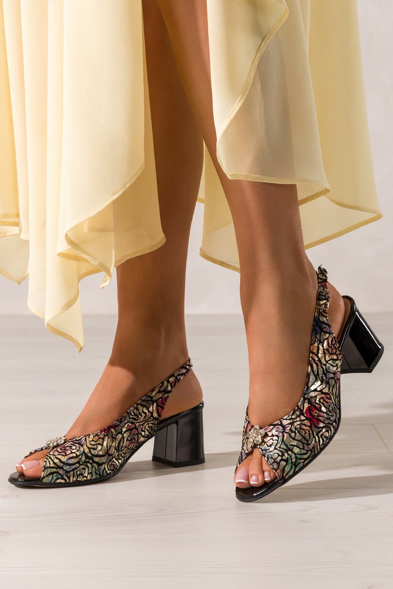 Czarne Sandały Skórzane Damskie W Kolorowe Kwiaty Obcas Klocek Ozdobny Kwiatek Z Kryształków Produkt Polski Casu 2802-2-38