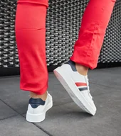 Sneakersy damskie - Białe skórzane wiązane sneakersy Camilla-37 - miniaturka - grafika 1