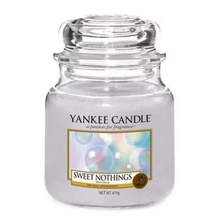 Świece - Yankee Candle Yankee Candle Sweet Nothing 411 g Classic średnia świeczka zapachowa - grafika 1