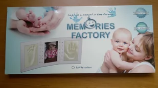 MEMORIES FACTORY Zestaw kreatywnego rodzica  POTRÓJNA RAMKA z miejscami na odcisk dłoni i stopy KOLOR BIAŁY - Witaminy i minerały - miniaturka - grafika 1