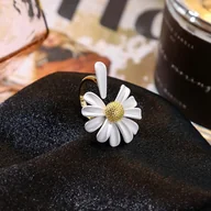 Pierścionki - Pierścionek otwarty ze stokrotką - miniaturka - grafika 1
