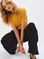 Bluzki damskie - Bluzka w żółtym kolorze - miniaturka - grafika 1