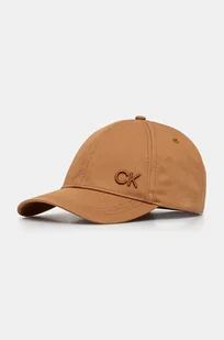 Calvin Klein czapka z daszkiem bawełniana kolor brązowy z aplikacją K60K612000 - Czapki damskie - miniaturka - grafika 1
