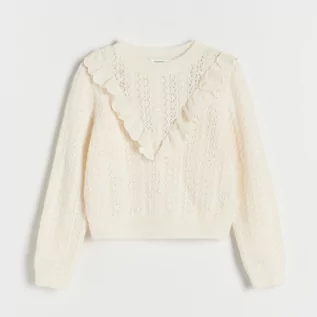 Swetry dla dziewczynek - Reserved - Dzianinowy sweter z falbaną - Kremowy - grafika 1