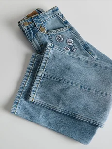 Reserved - Jeansy super wide leg z haftem - niebieski - Spodnie i spodenki dla dziewczynek - miniaturka - grafika 1