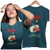 Gadżety dla niej i dla niego - Koszulka dla Mamy na Dzień Mamy z nadrukiem mama wymiata kolor petrol blue - miniaturka - grafika 1