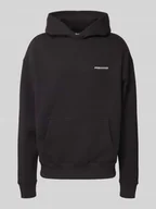 Bluzy męskie - Bluza o kroju oversized z kapturem, wyhaftowanym logo i kieszenią kangurką - miniaturka - grafika 1