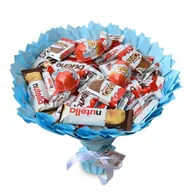Zestawy upominkowe - Słodki bukiet niebieski na urodziny ze slodyczy Kinder (średnica 30 cm) - miniaturka - grafika 1