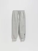 Spodnie i spodenki dla chłopców - Reserved - Dzianinowe joggery - jasnoszary - miniaturka - grafika 1