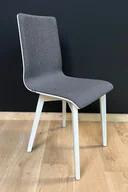 Krzesła - Krzesło drewniane LUKA SOFT W biała rama z szarą tapicerką - miniaturka - grafika 1